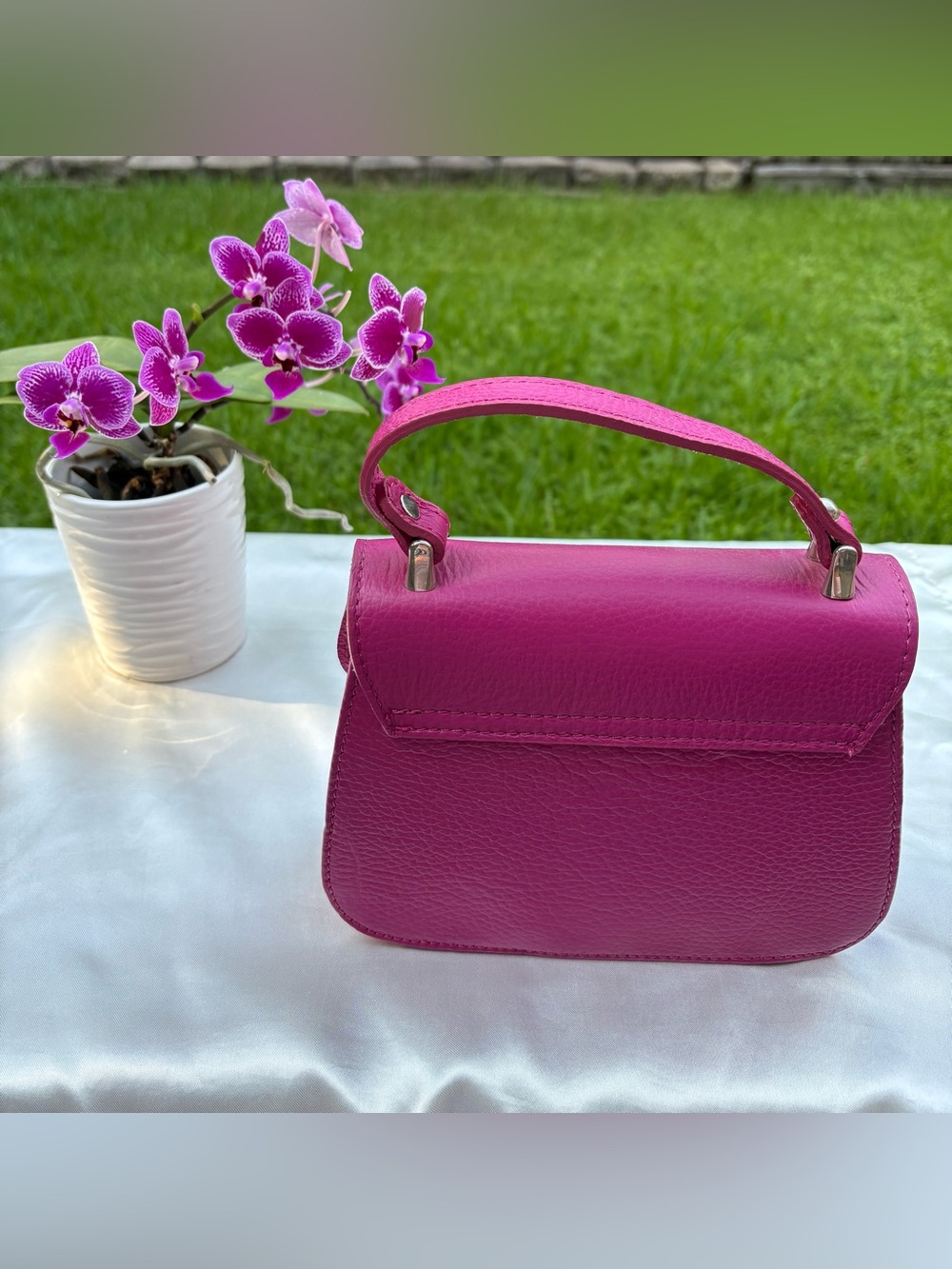 Vibrant classy fuschia Top-Handle pebbled Leather satchel from Italy - Picture 3 of 8